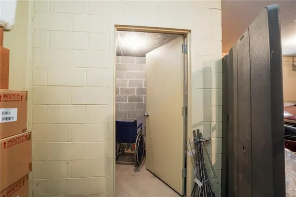 $599,000 | 25303 Highway 169, Garnett, KS 66032