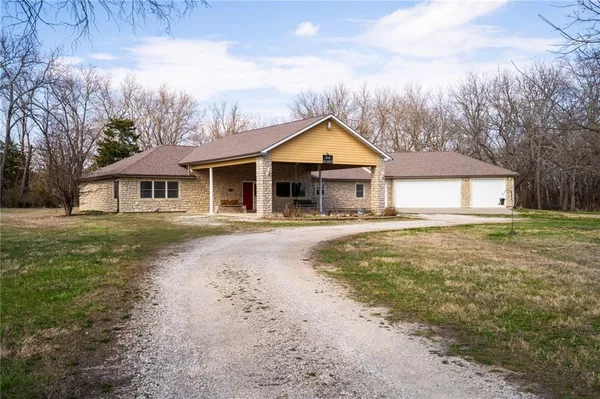 $599,000 | 25303 Highway 169, Garnett, KS 66032