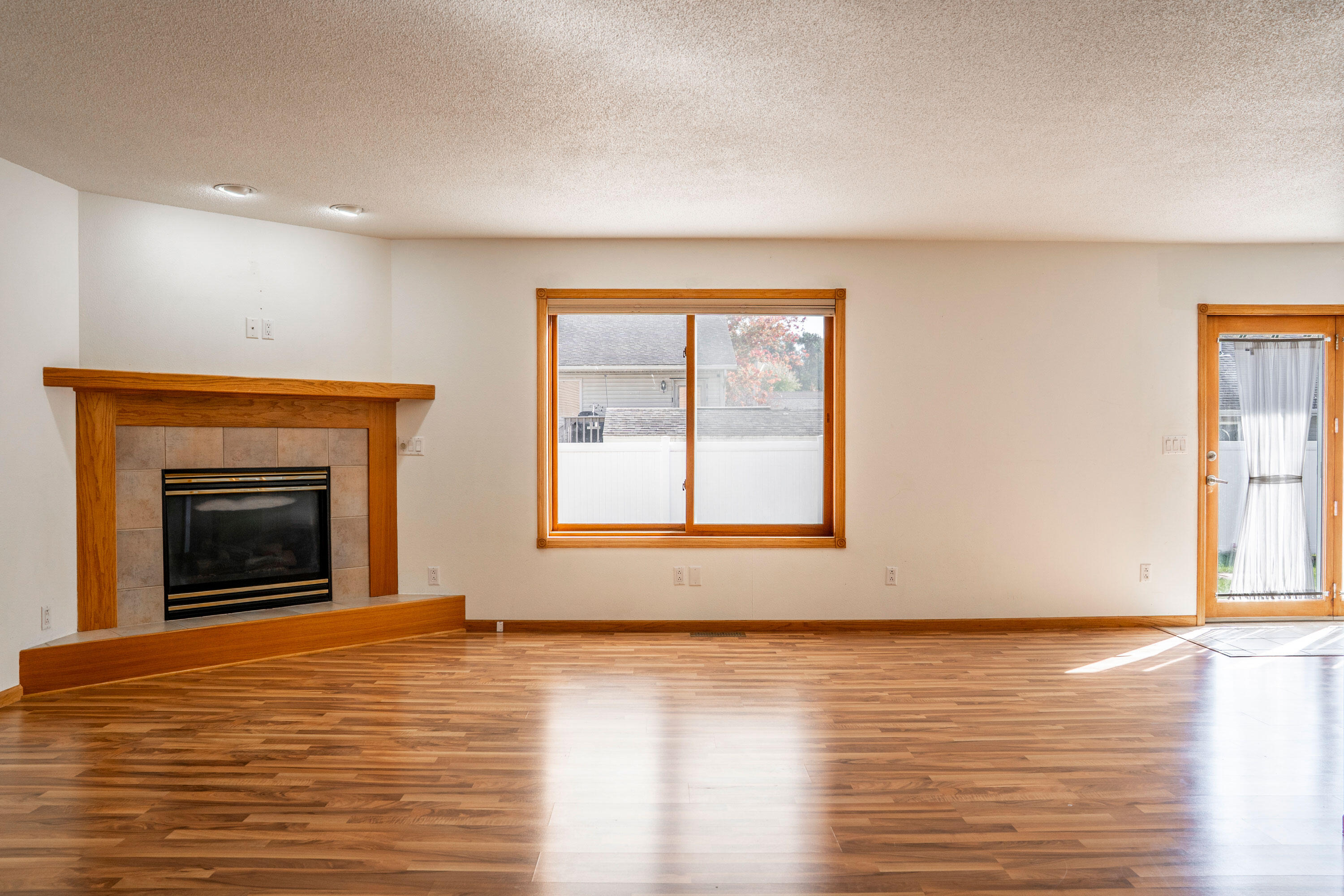 634 Meier Lane Onalaska, WI 54650 - Photo 12 of 34 Living Room