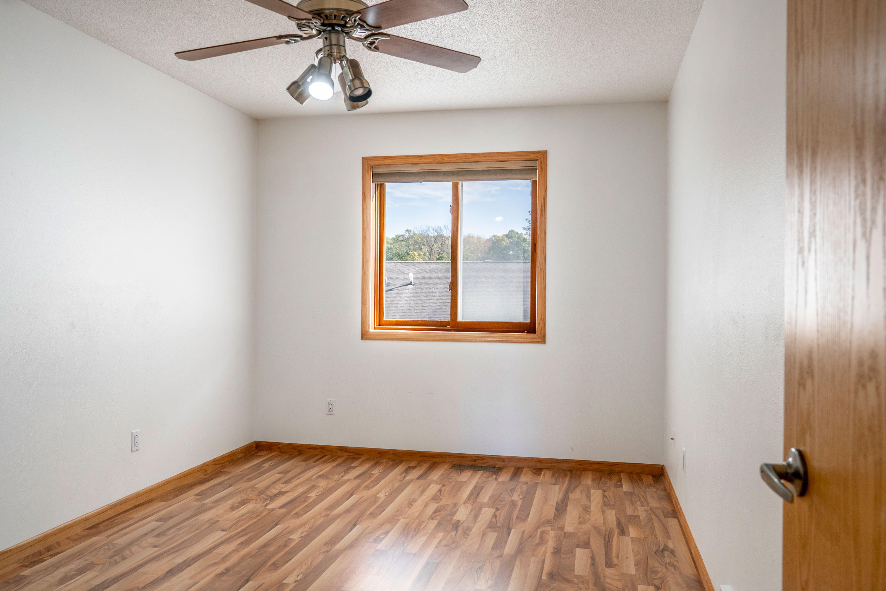 634 Meier Lane Onalaska, WI 54650 - Photo 25 of 34 Bedroom 2