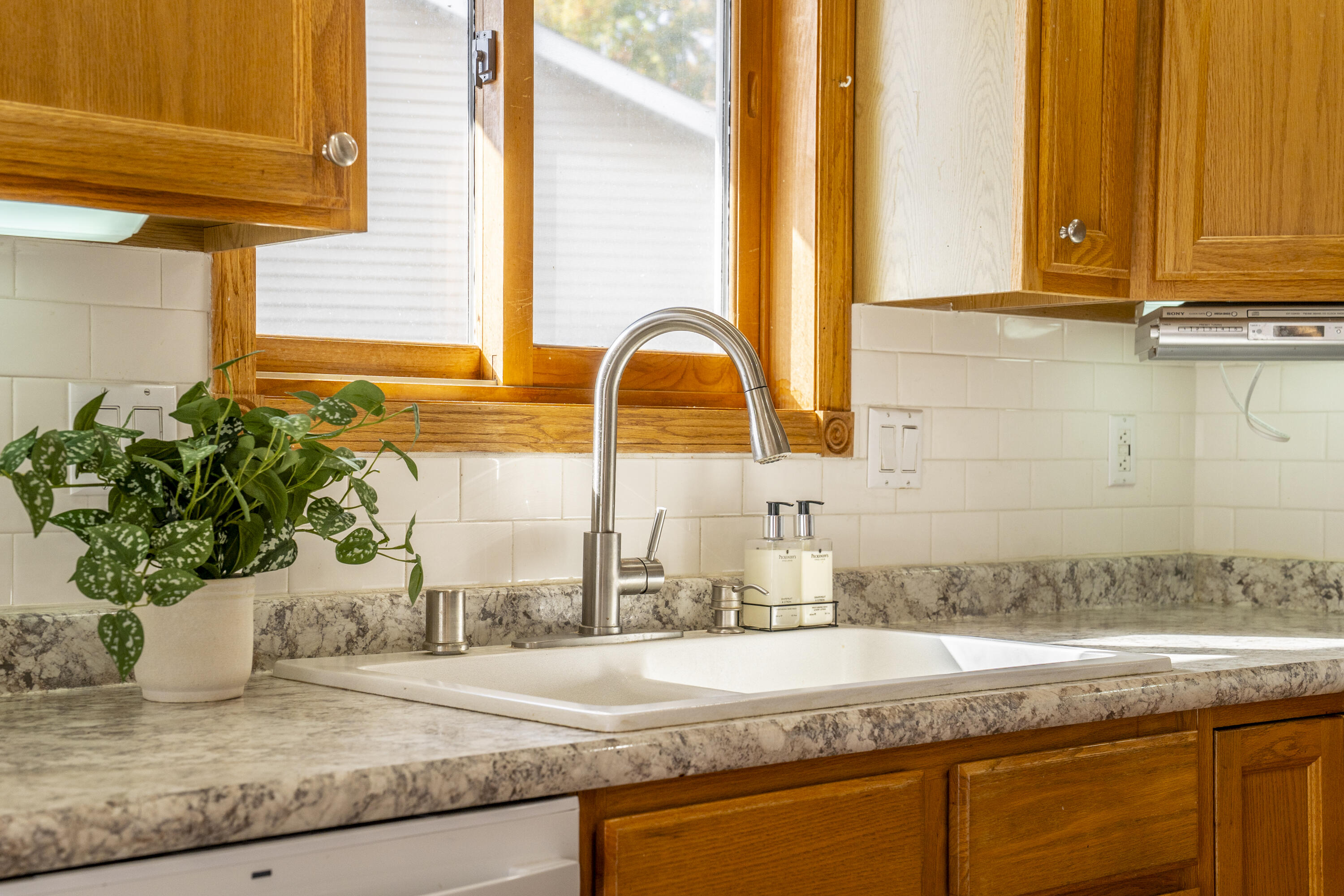 634 Meier Lane Onalaska, WI 54650 - Photo 6 of 34 Kitchen