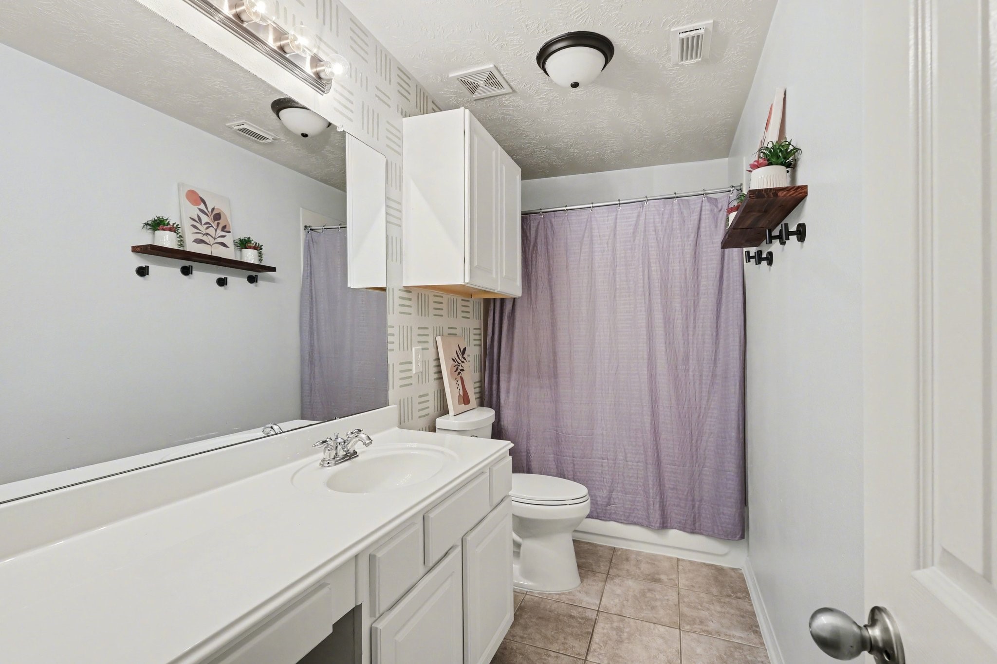 9719 Opal Rock Drive Rosharon, TX 77583 - Photo 19 of 33 Full bath upstairs