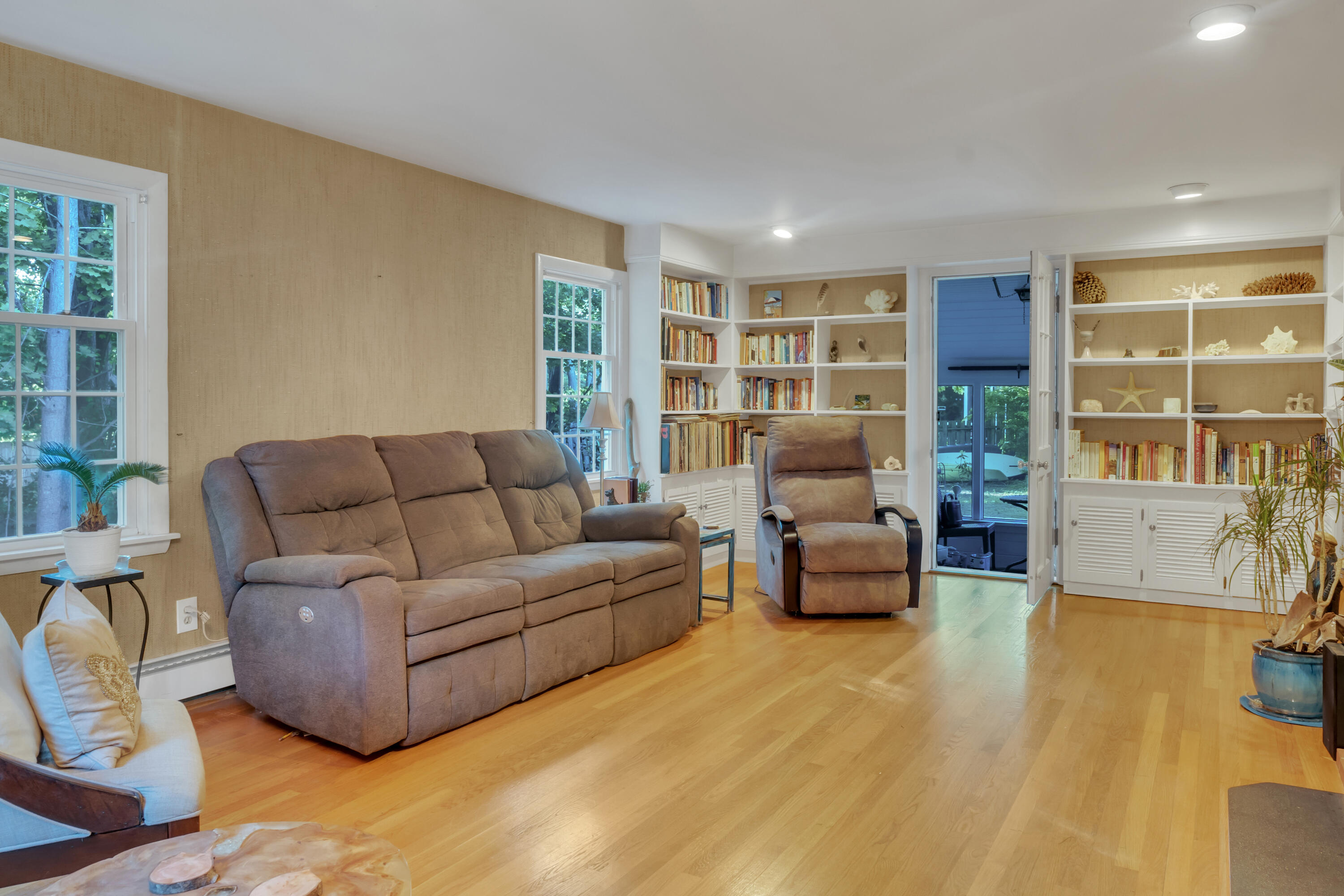 85 Nottingham Road Auburn, ME 04210 - Photo 10 of 49 Living Room