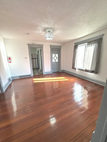 $1,100 | 408 South Gardiner Avenue, Unit 2, Rockford, IL 61104