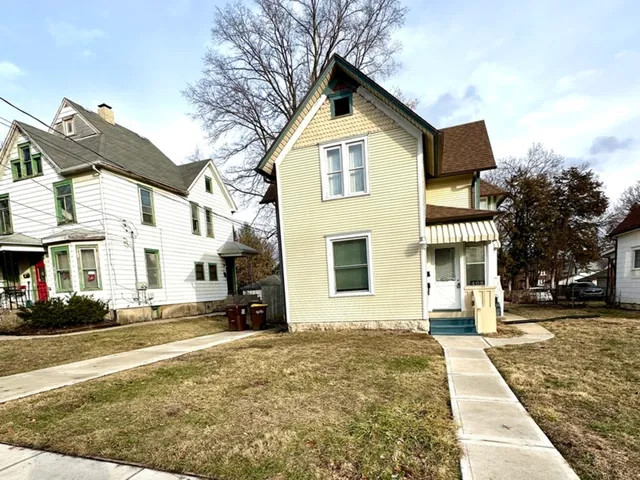 $1,100 | 408 South Gardiner Avenue, Unit 2, Rockford, IL 61104