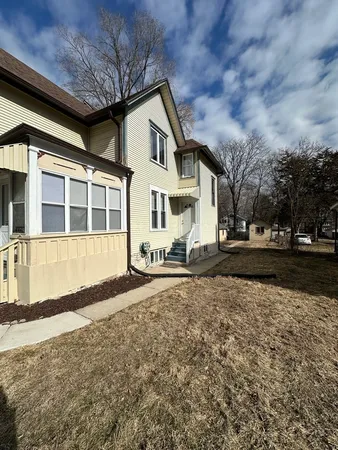 $1,100 | 408 South Gardiner Avenue, Unit 2, Rockford, IL 61104