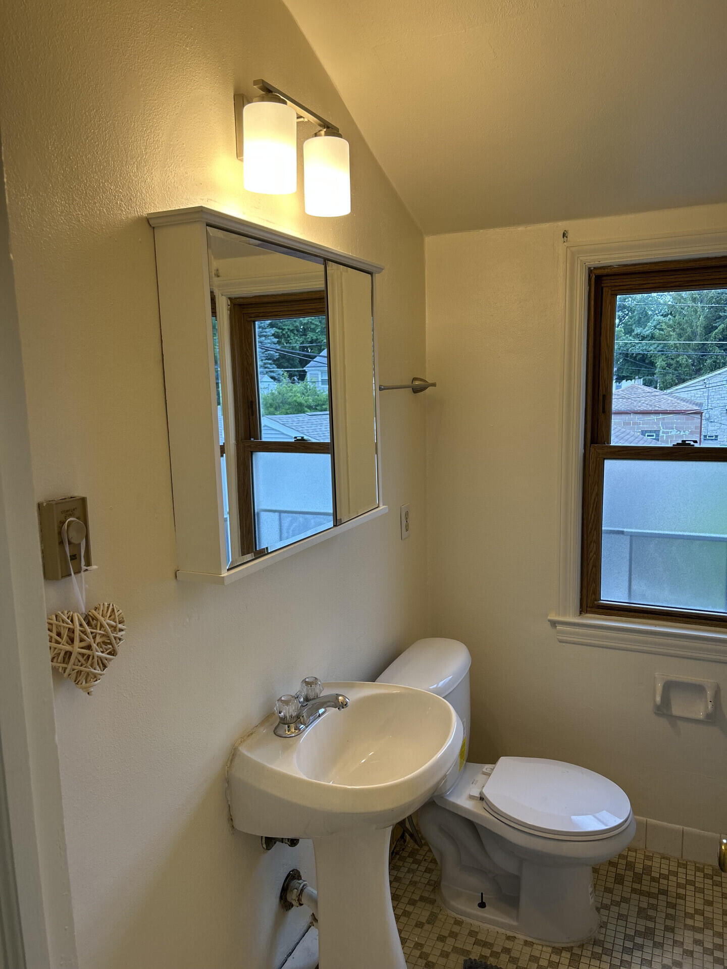 2745 South 68th Street Milwaukee, WI 53219 - Photo 19 of 28 2745S68thSt_70007_19