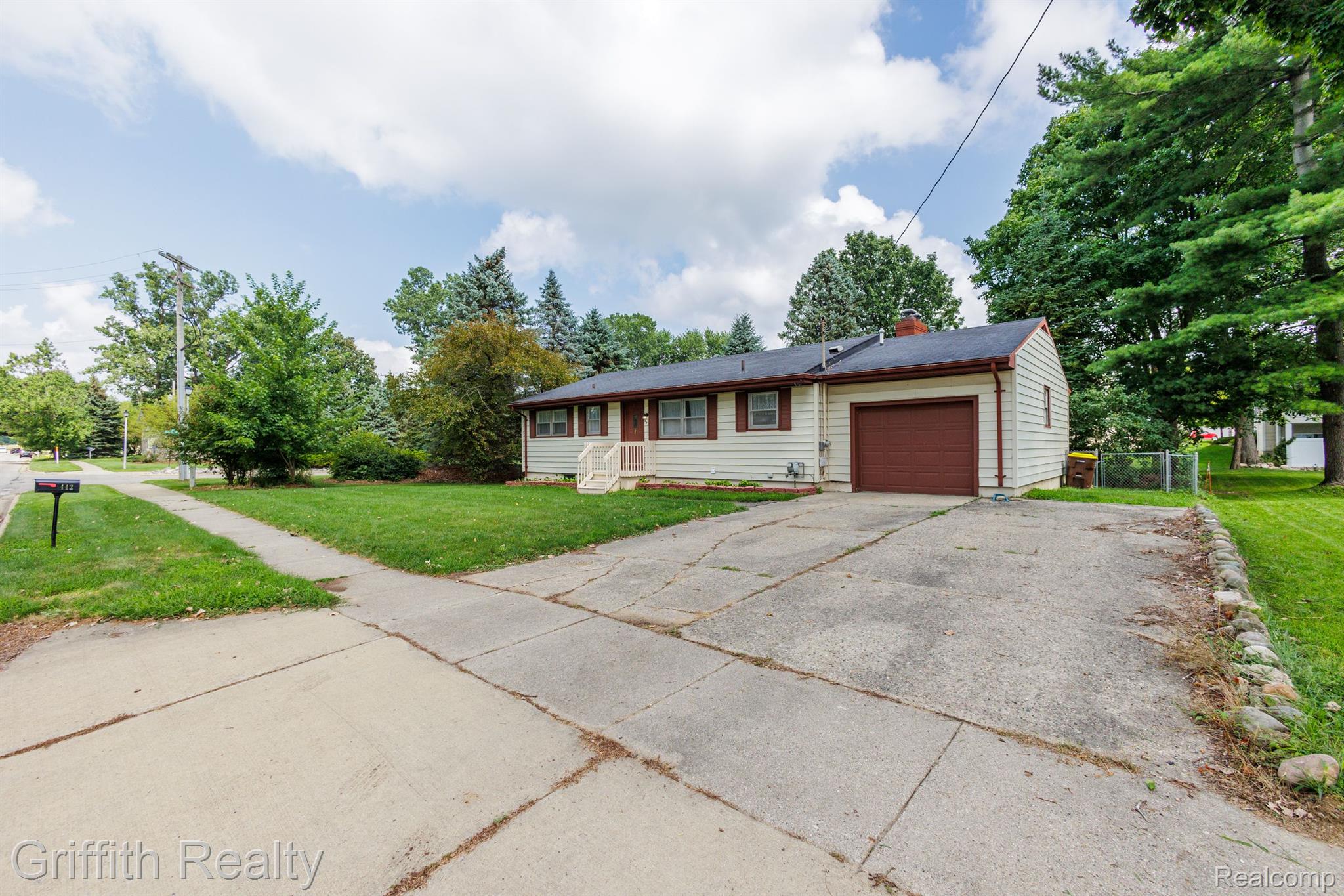 442 Okemos Road Mason, MI 48854 - Photo 3 of 34 Gallery Image 3