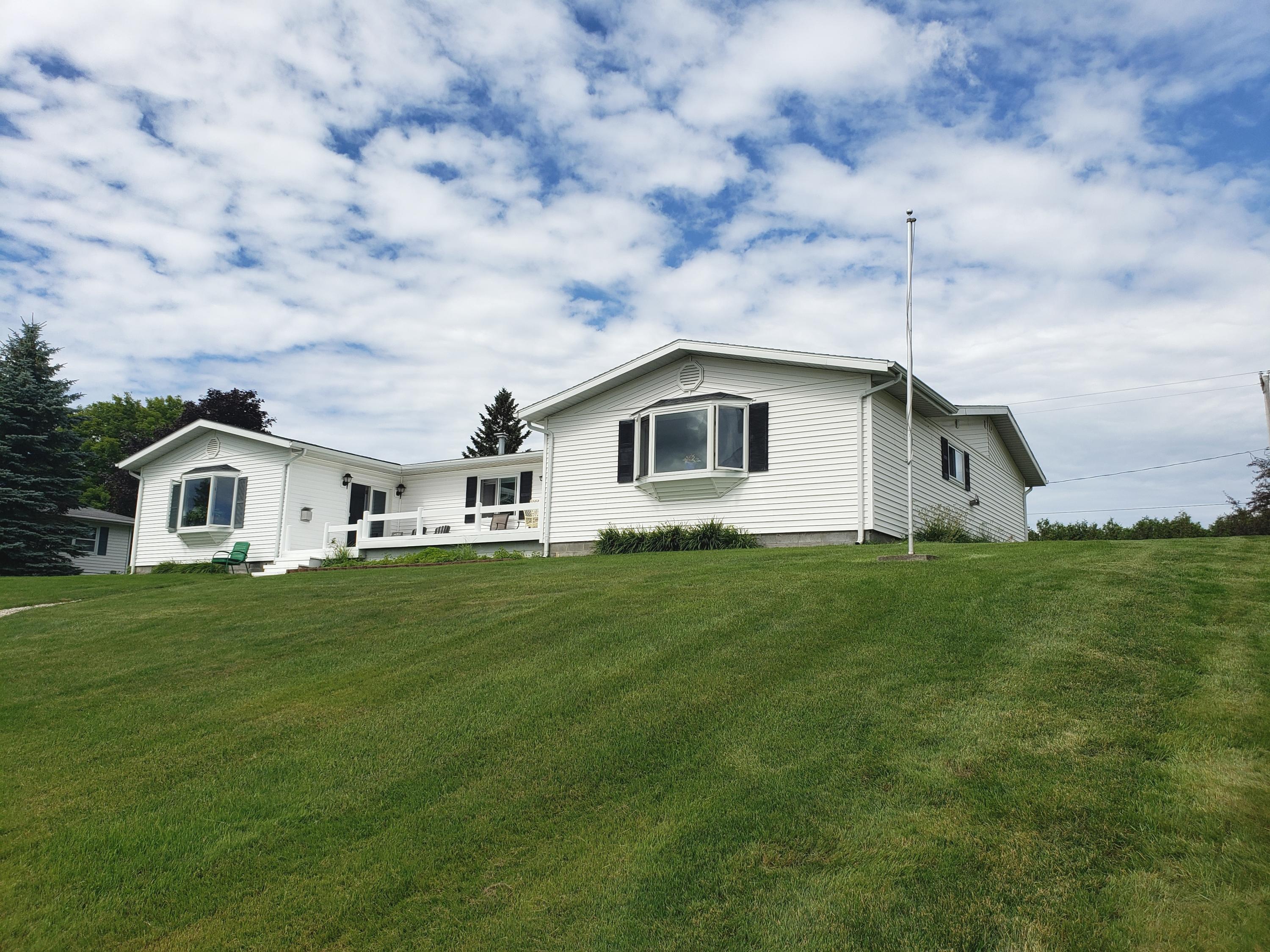 216 Riverside Drive Cheboygan, MI 49721 - Photo 4 of 61 Gallery Image 4