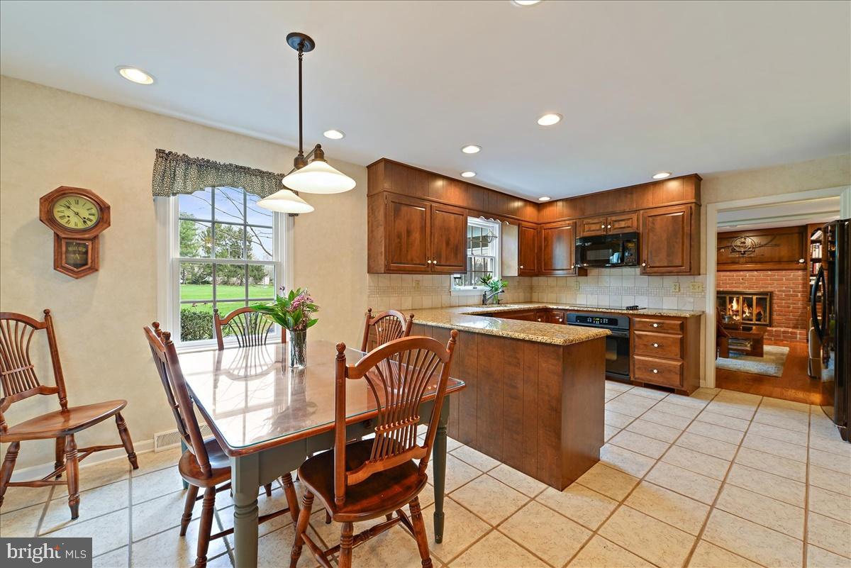 151 Bushong Road Leola, PA 17540 - Photo 6 of 45 Granite Kitchen/Dining Area Combo w