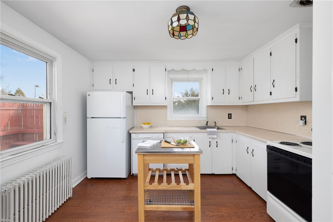 7 Casey Drive Middletown, RI 02842 - Photo 8 of 47 Eat-In-Kitchen