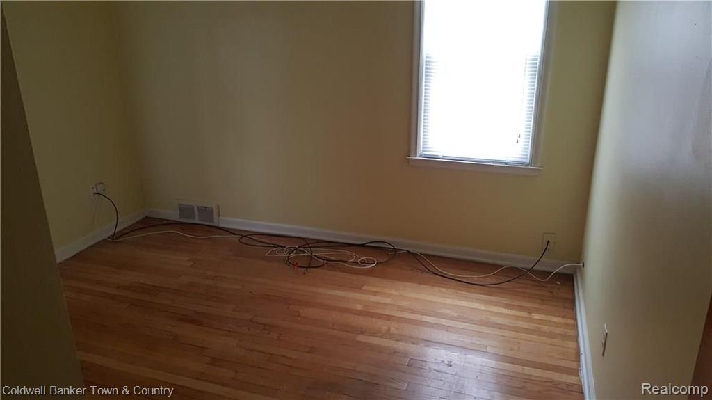 9909 Appleton Redford, MI 48239 - Photo 11 of 22