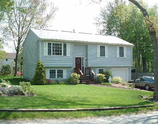 13 Onondega Road Narragansett, RI 02882 - Photo 1 of 4 Exterior Front.