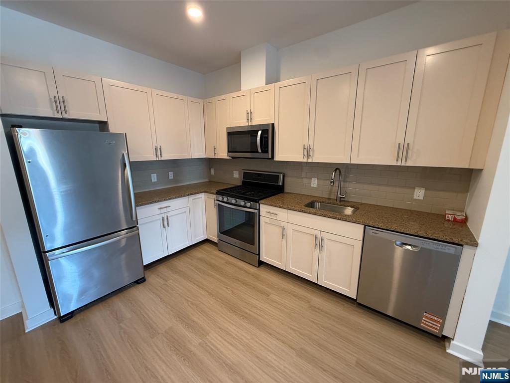 2050 North Central Road, Unit 801 Fort Lee, NJ 07024 - Photo 3 of 18