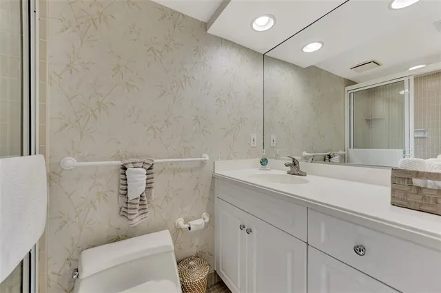 $4,700 | 4900 Ocean Boulevard, Unit 501, Sarasota, FL 34242