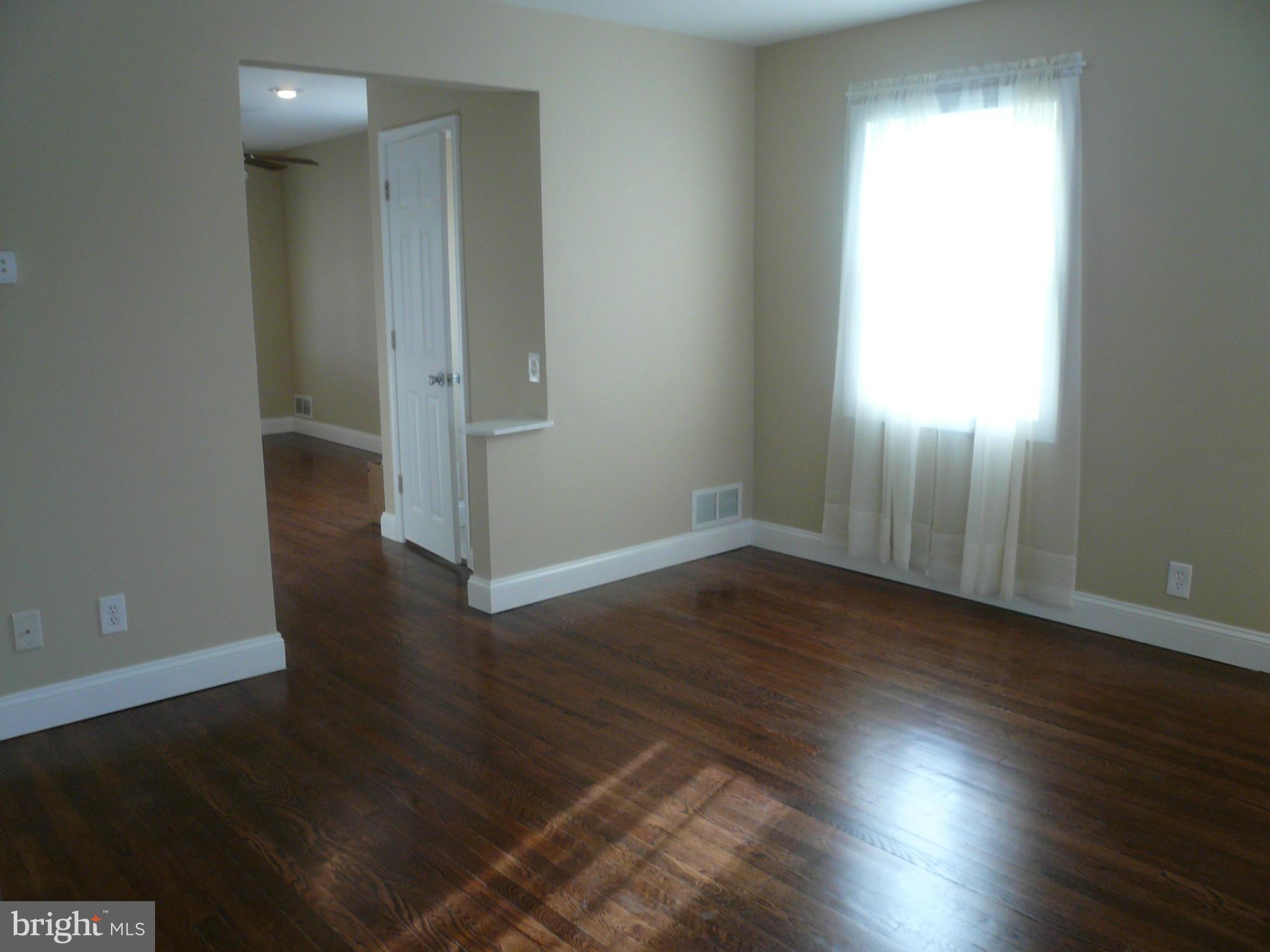 7469 Rabon Avenue Baltimore, MD 21222 - Photo 9 of 28 Living Room