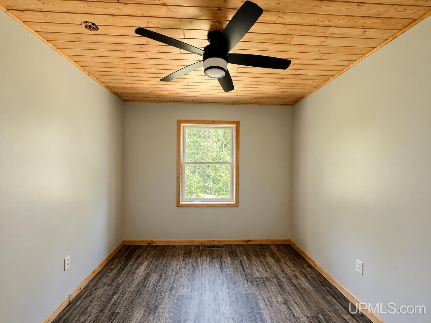5738 North Simmons Road Hessel, MI 49745 - Photo 12 of 28