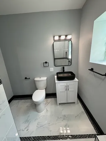 a bathroom with a toilet and a shower