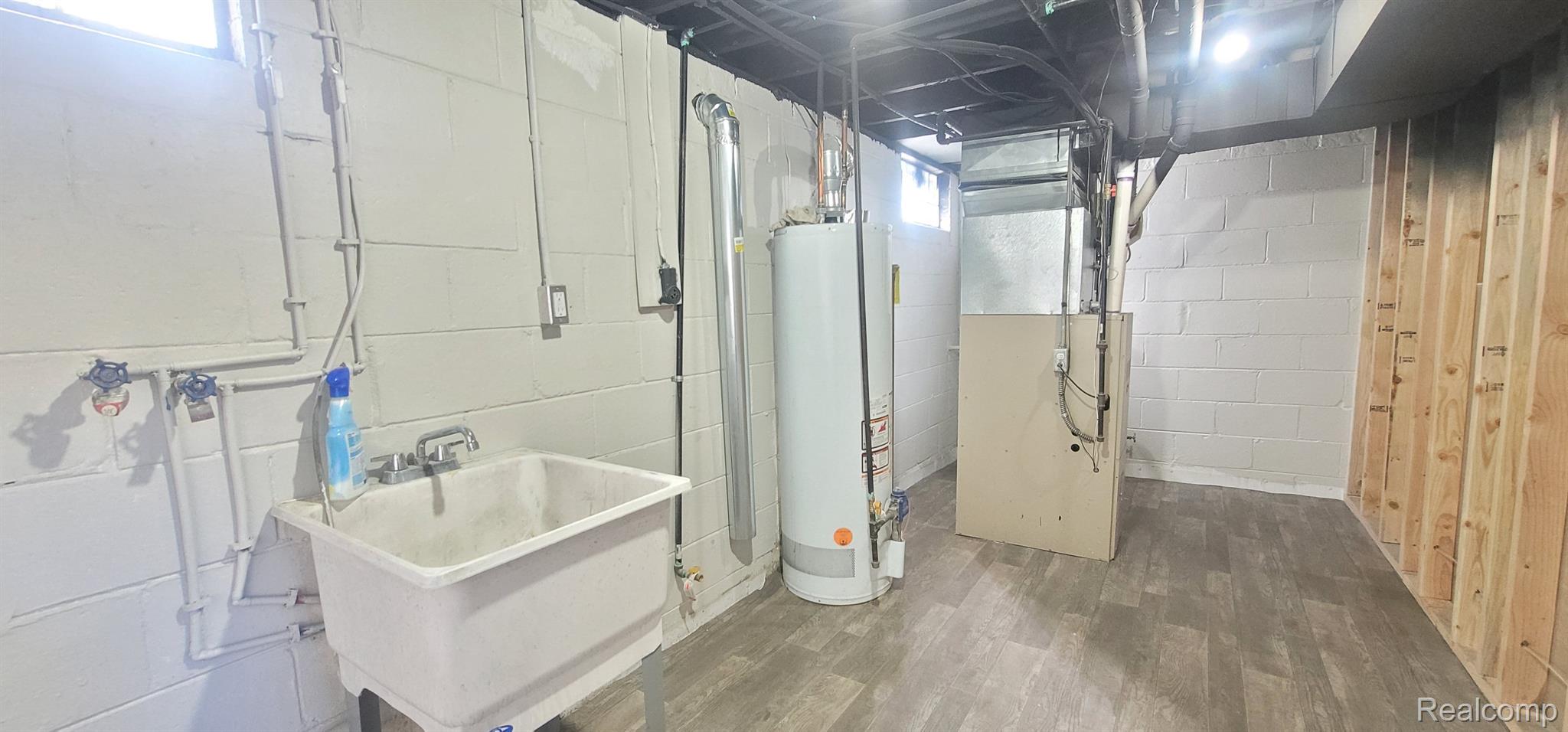 6705 Pelham Road Allen Park, MI 48101 - Photo 28 of 30 BASEMENT LAUNDRY ROOM
