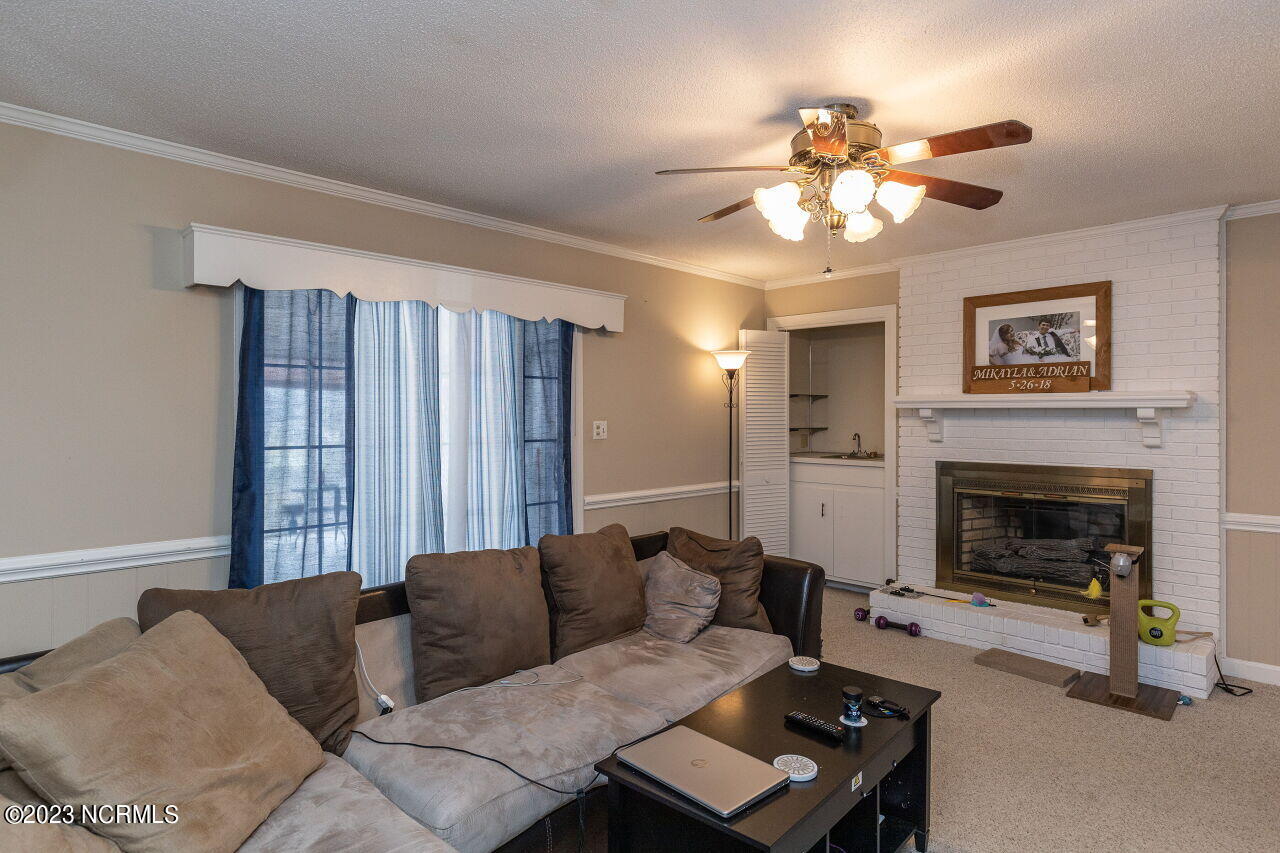 1008 Stoddard Road South Wilson, NC 27893 - Photo 3 of 21 Living Room with fireplace and wet bar