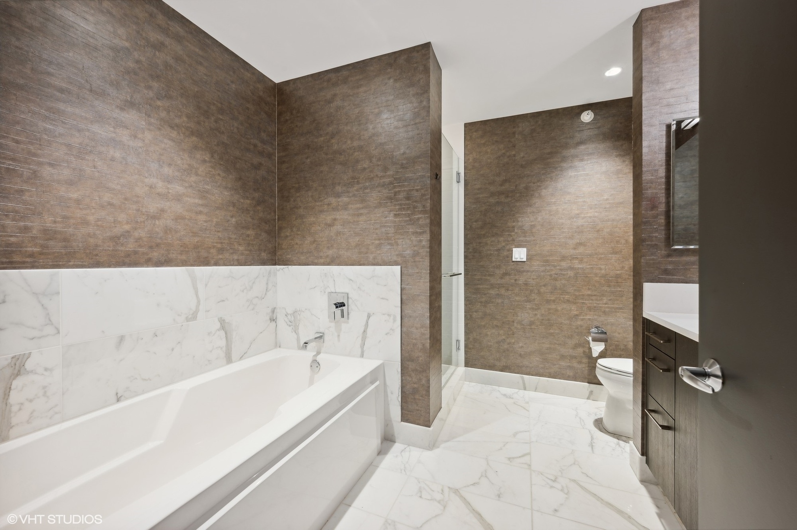 1201 South Prairie Avenue, Unit 4501 Chicago, IL 60605 - Photo 25 of 52 a bathroom with a bathtub and a shower