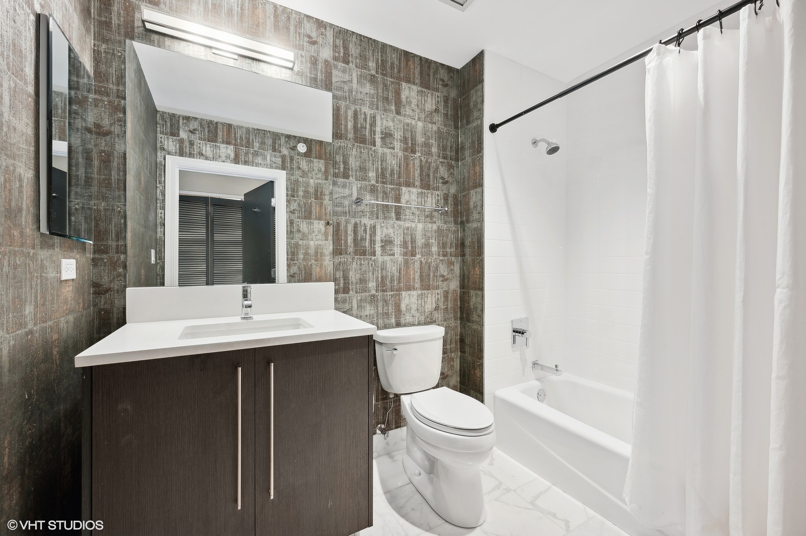 1201 South Prairie Avenue, Unit 4501 Chicago, IL 60605 - Photo 28 of 52 a bathroom with a sink a toilet and shower