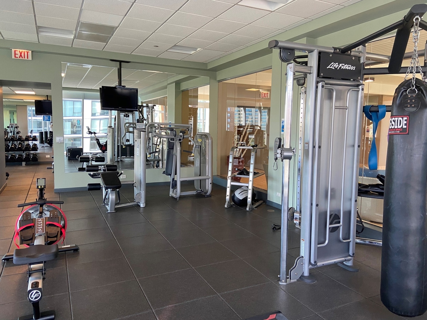 1201 South Prairie Avenue, Unit 4501 Chicago, IL 60605 - Photo 35 of 52 a view of a room with gym equipment