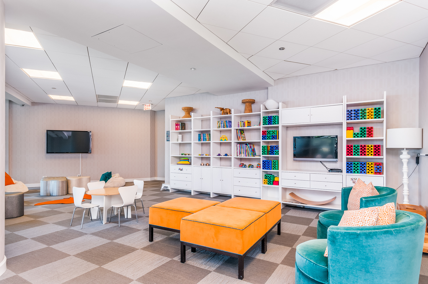 1201 South Prairie Avenue, Unit 4501 Chicago, IL 60605 - Photo 48 of 52 a living room with furniture and a flat screen tv