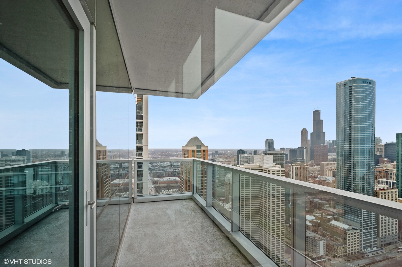 1201 South Prairie Avenue, Unit 4501 Chicago, IL 60605 - Photo 7 of 52 a view of city from a balcony