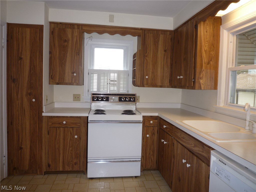 1422 Belrose Road Cleveland, OH 44124 - Photo 11 of 31 Gallery Image 11