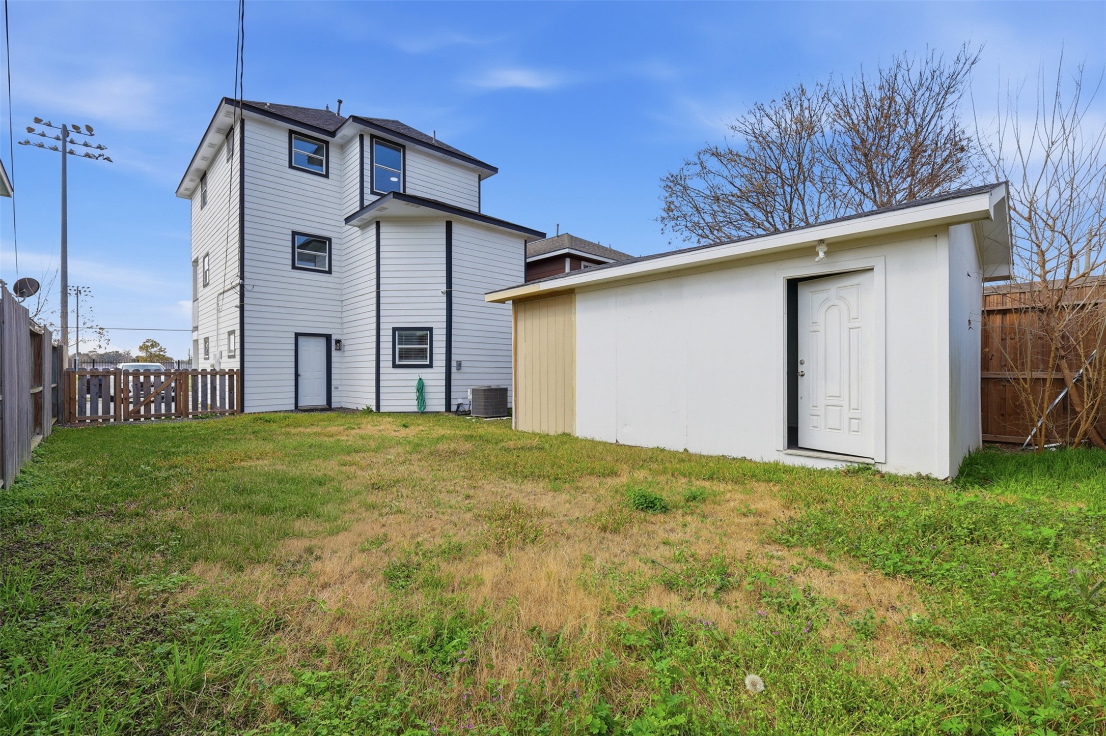 9026 McGallion Road Houston, TX 77022 - Photo 31 of 35