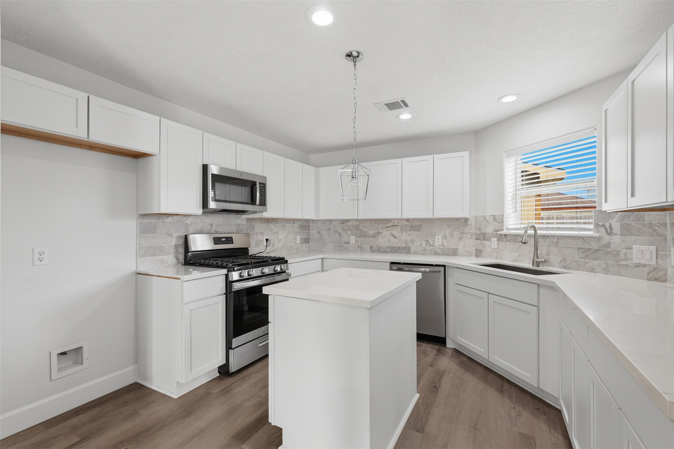 9026 McGallion Road Houston, TX 77022 - Photo 10 of 35