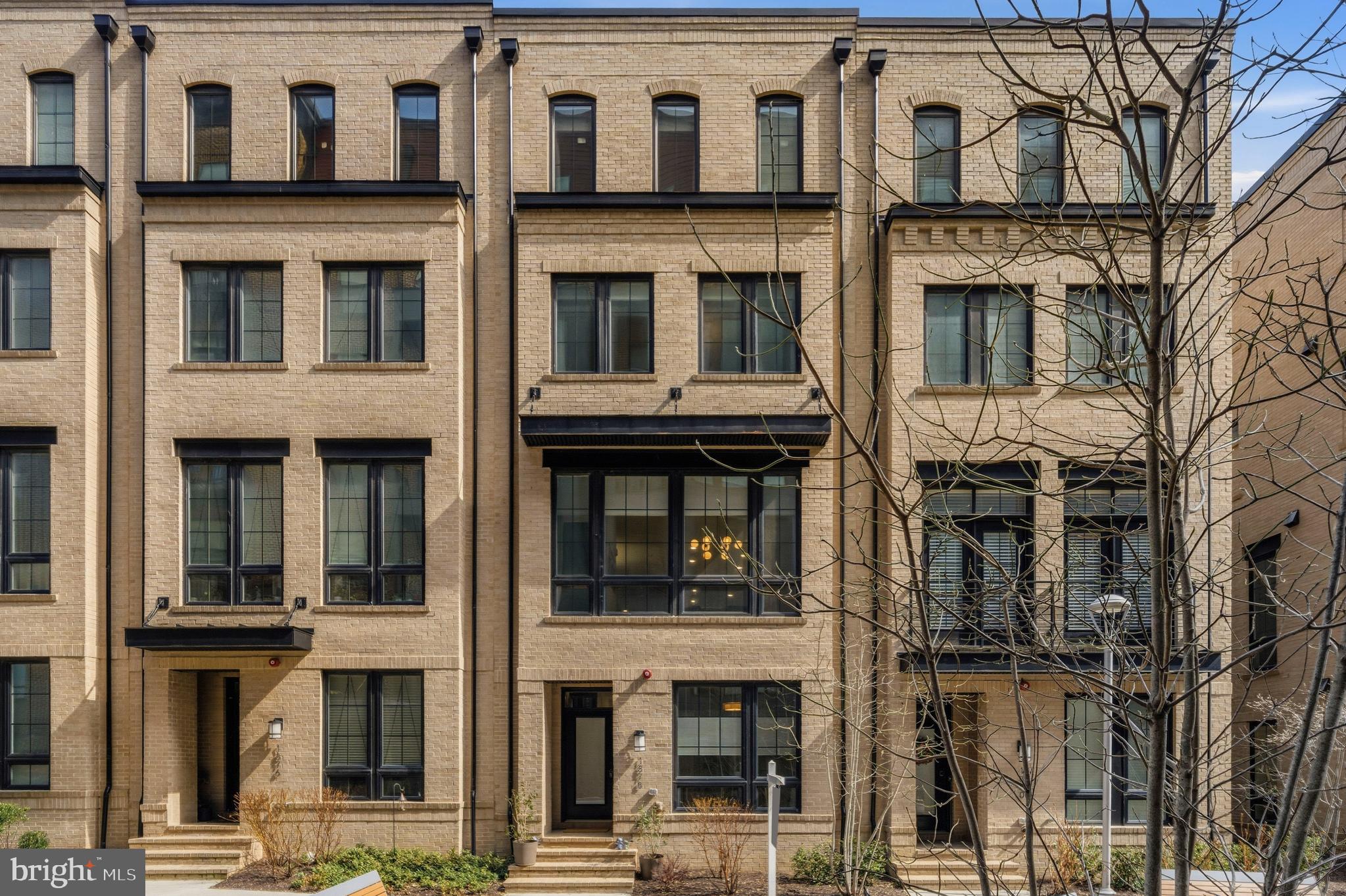 1878 Easterly Road Reston, VA 20190 - Photo 2 of 63