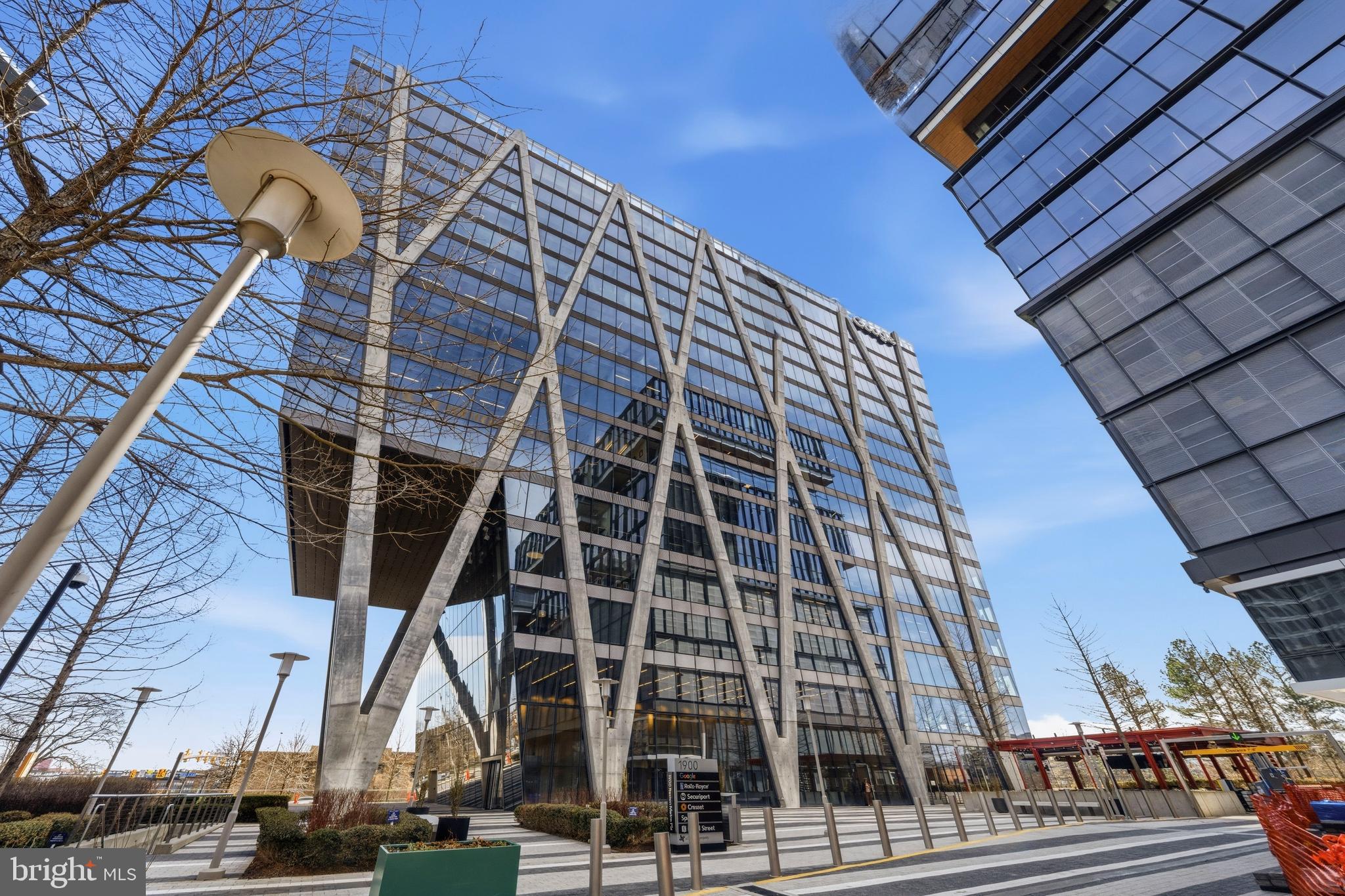 1878 Easterly Road Reston, VA 20190 - Photo 53 of 63 a front view of a building