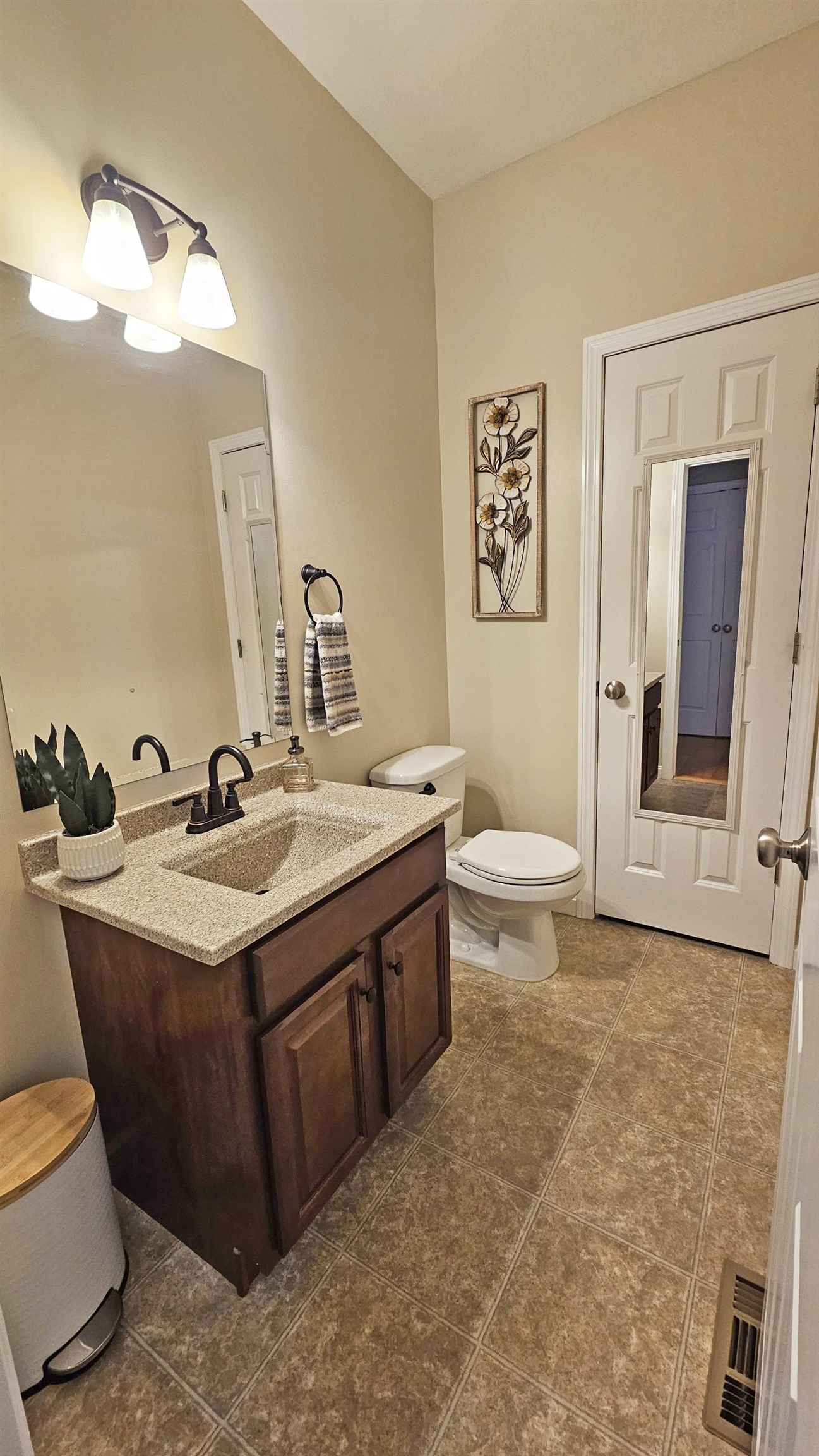 81 North High Street, Unit 17 Derry, NH 03038 - Photo 4 of 23