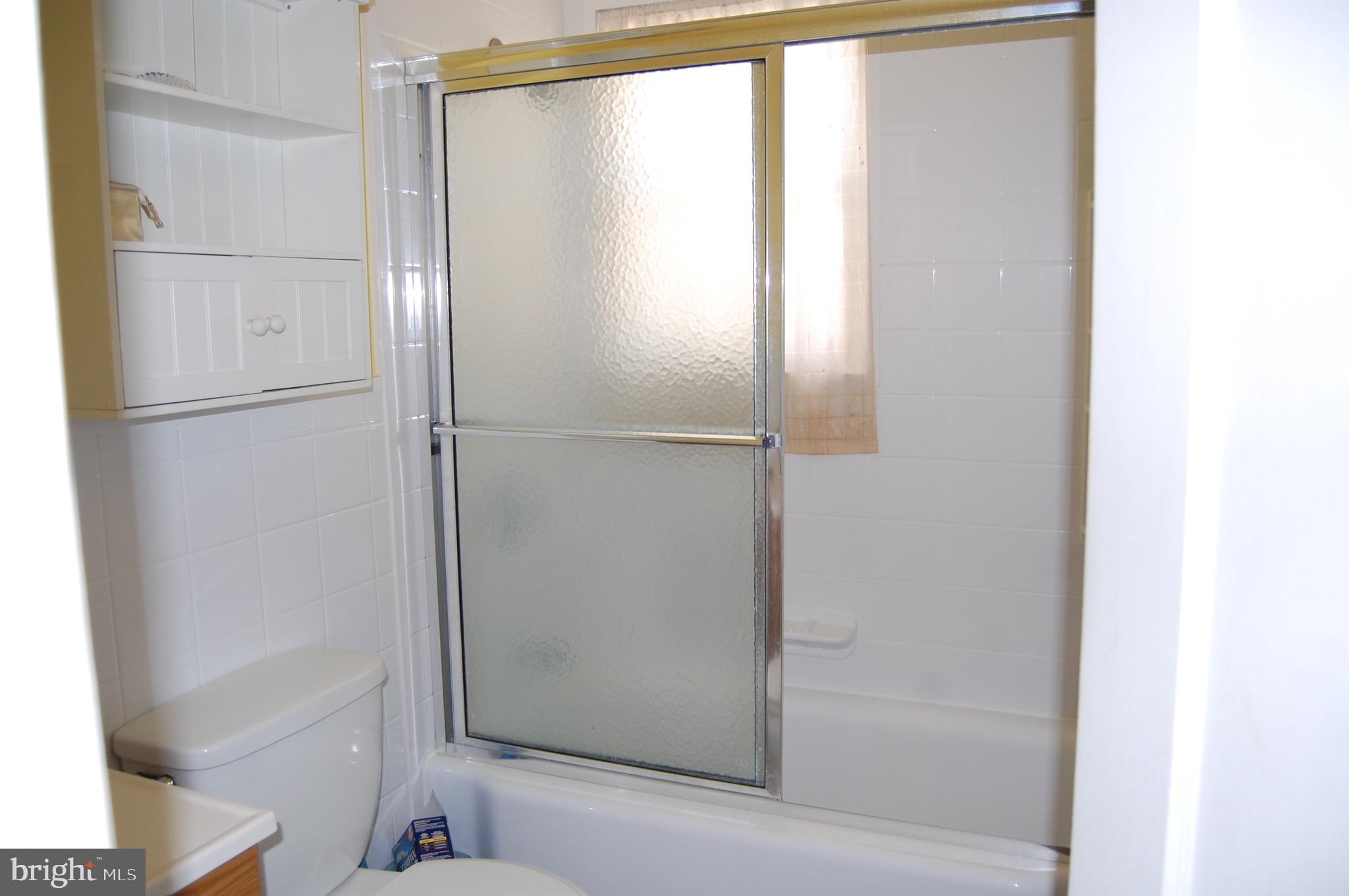 1213 Meadow View Road Pasadena, MD 21122 - Photo 14 of 19 Main Bath