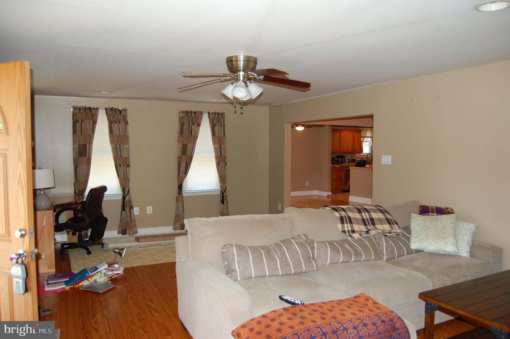 1213 Meadow View Road Pasadena, MD 21122 - Photo 6 of 19 Living Room #-2