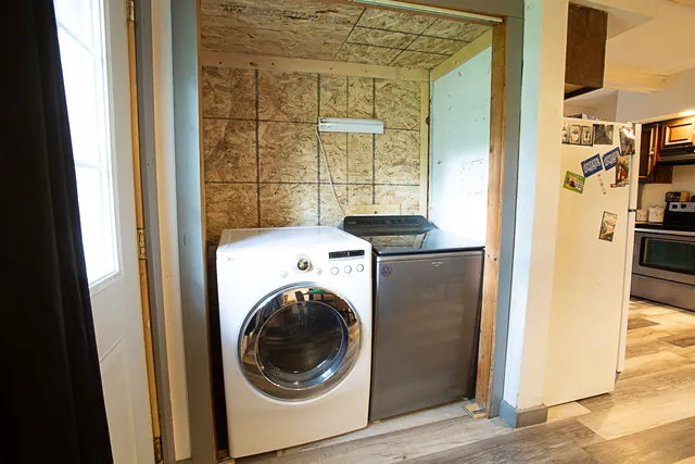 a livingroom with furniture and a window