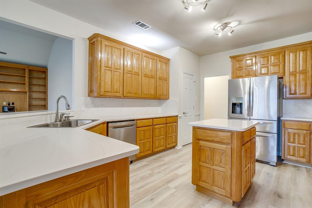 125 View Point Court Aledo, TX 76008 - Photo 14 of 34 a kitchen with stainless steel appliances granite countertop a sink stove and refrigerator