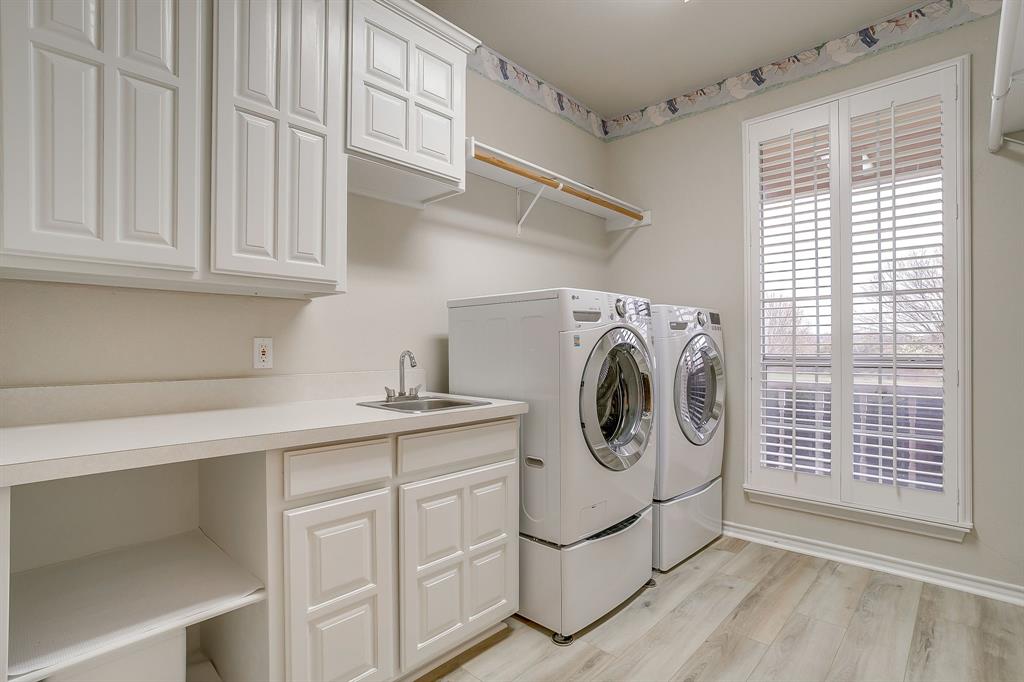 125 View Point Court Aledo, TX 76008 - Photo 26 of 34 a utility room with dryer and washer