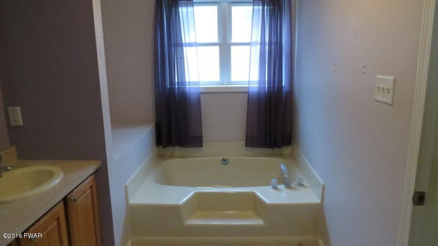 187 Fox Ridge Road Greeley, PA 18425 - Photo 11 of 32 Gallery Image 11