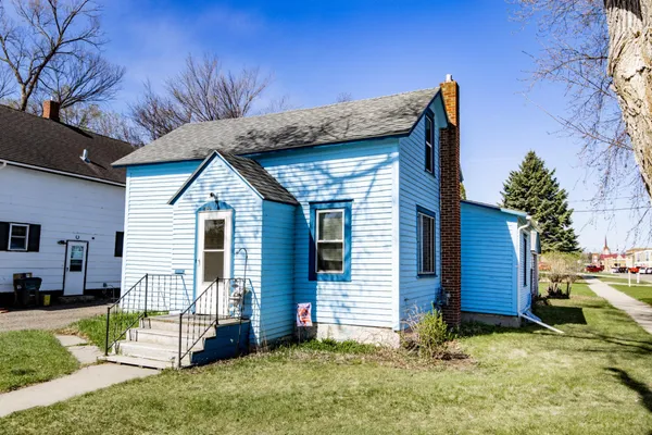 $70,000 | 255 4th Avenue Northeast, Valley City, ND 58072