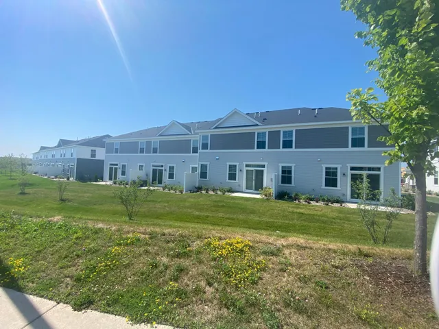 $2,895 | 9448 4th Street North, Lake Elmo, MN 55042