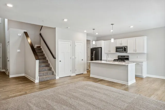 $2,895 | 9448 4th Street North, Lake Elmo, MN 55042