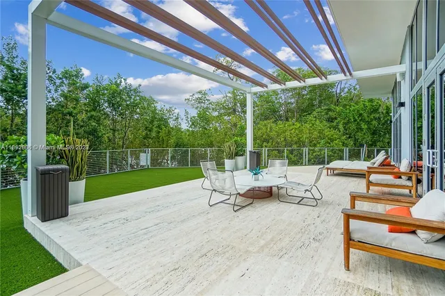 $690,000 | 16385 Biscayne Boulevard, Unit 1418, North Miami Beach, FL 33160
