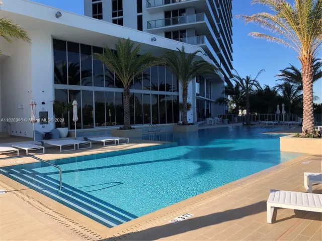 $690,000 | 16385 Biscayne Boulevard, Unit 1418, North Miami Beach, FL 33160