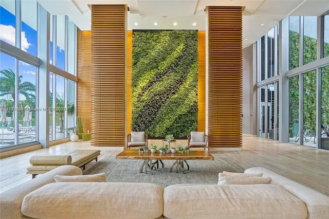 $690,000 | 16385 Biscayne Boulevard, Unit 1418, North Miami Beach, FL 33160