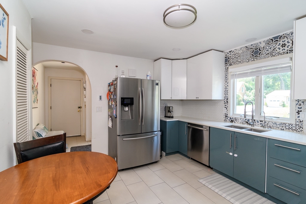 10 Curtis Road Natick, MA 01760 - Photo 3 of 26