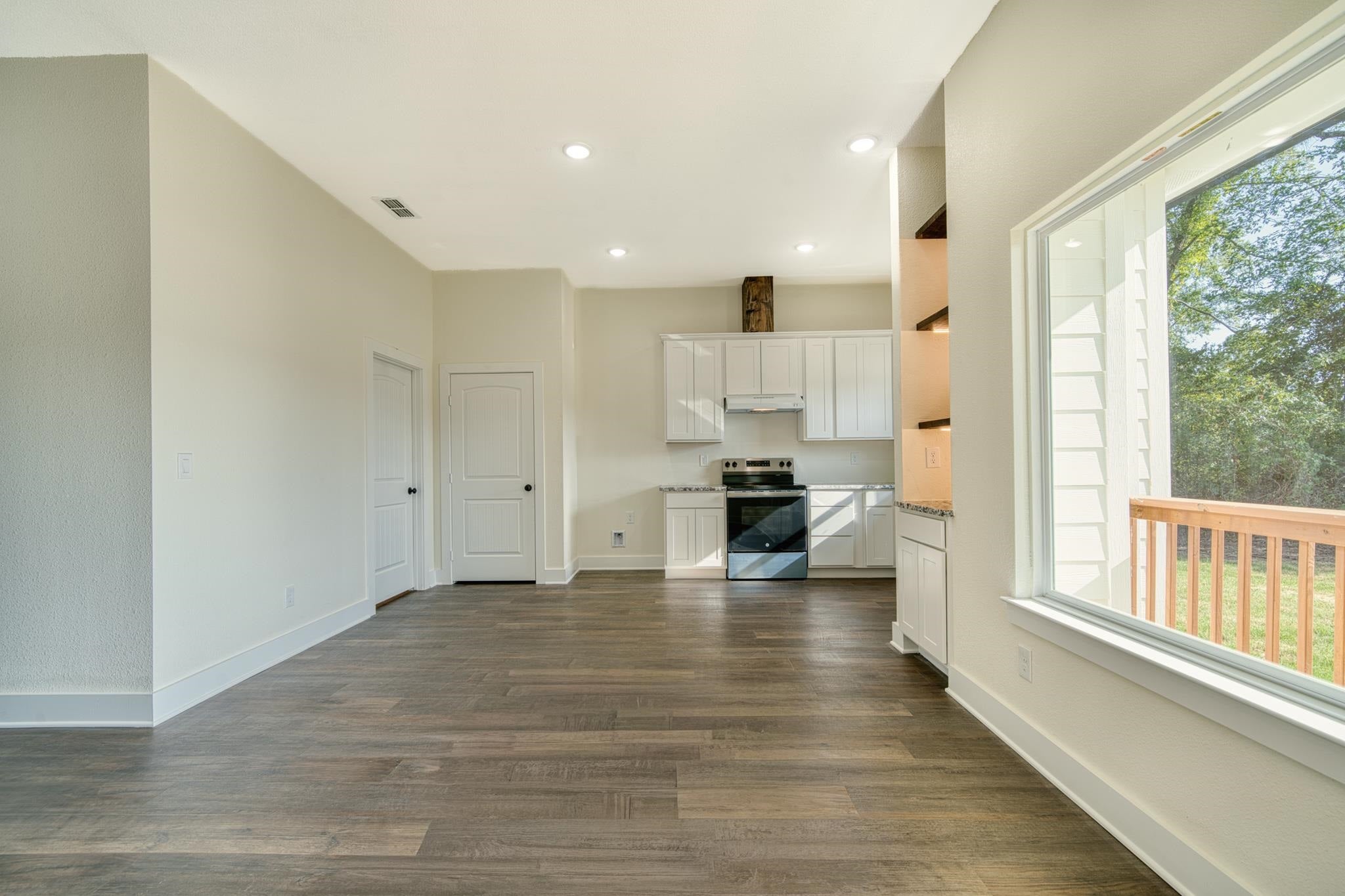 814 Premier Road Longview, TX 75604 - Photo 5 of 44 Gallery Image 5