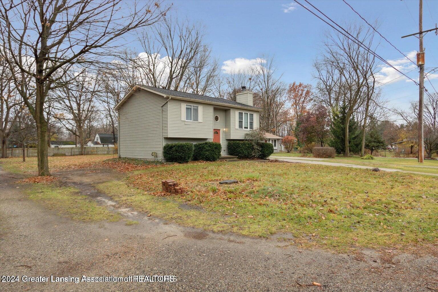 307 Sawyer Road Lansing, MI 48911 - Photo 3 of 47 3